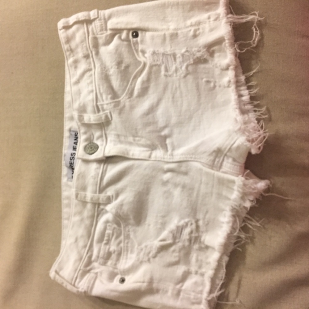 🛍Clearance 🛍 White Low rise distressed shorts